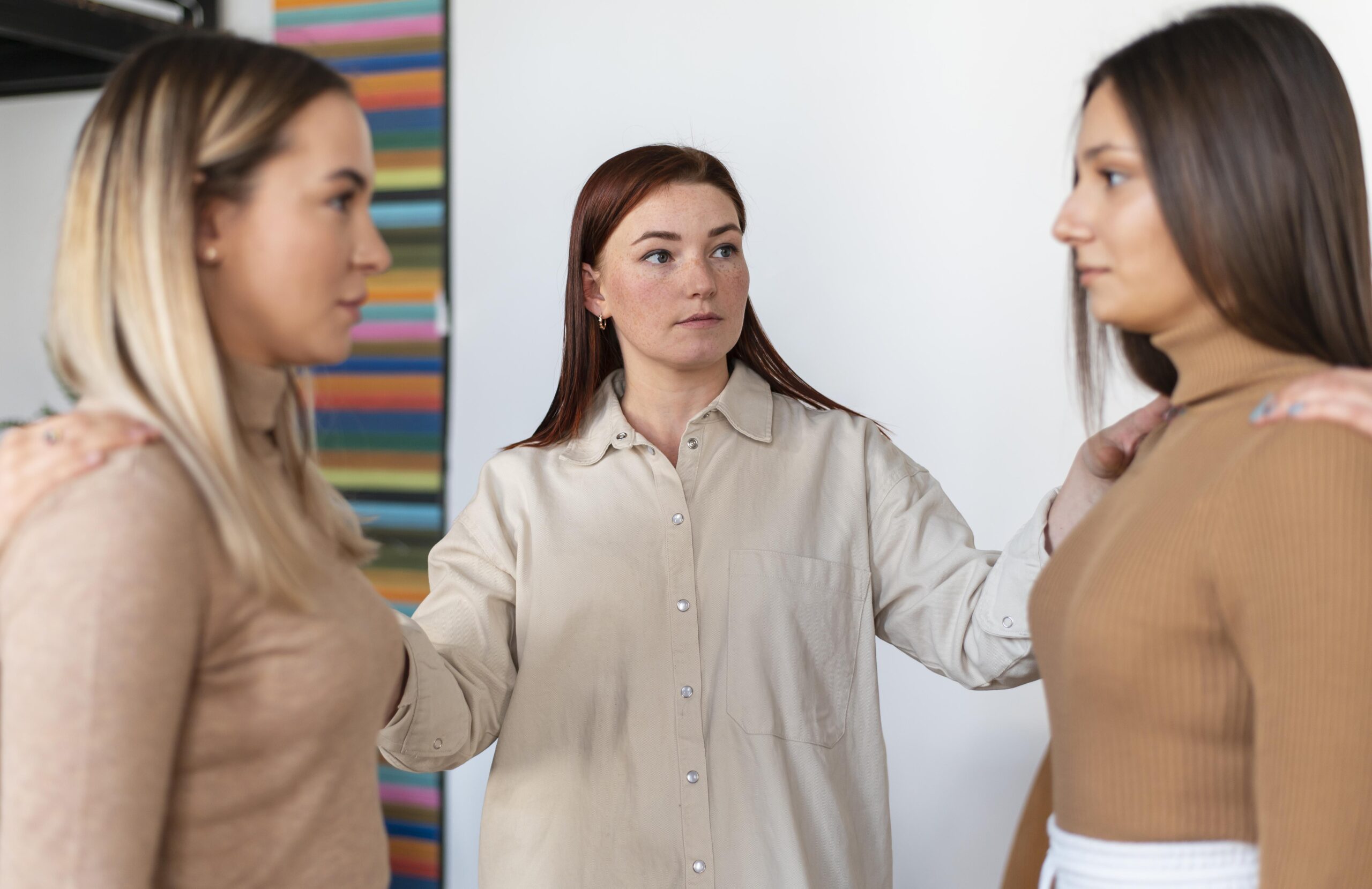 Personas comunicación asertiva Focus en diálogo respetuoso y escucha activa